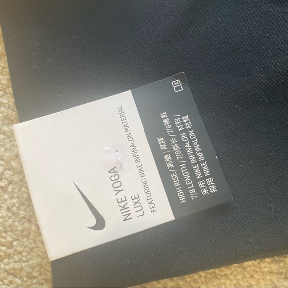 Nike Yoga dri fit leggings size M black yoga 7/8 with neutral detail - Picture 5 of 7